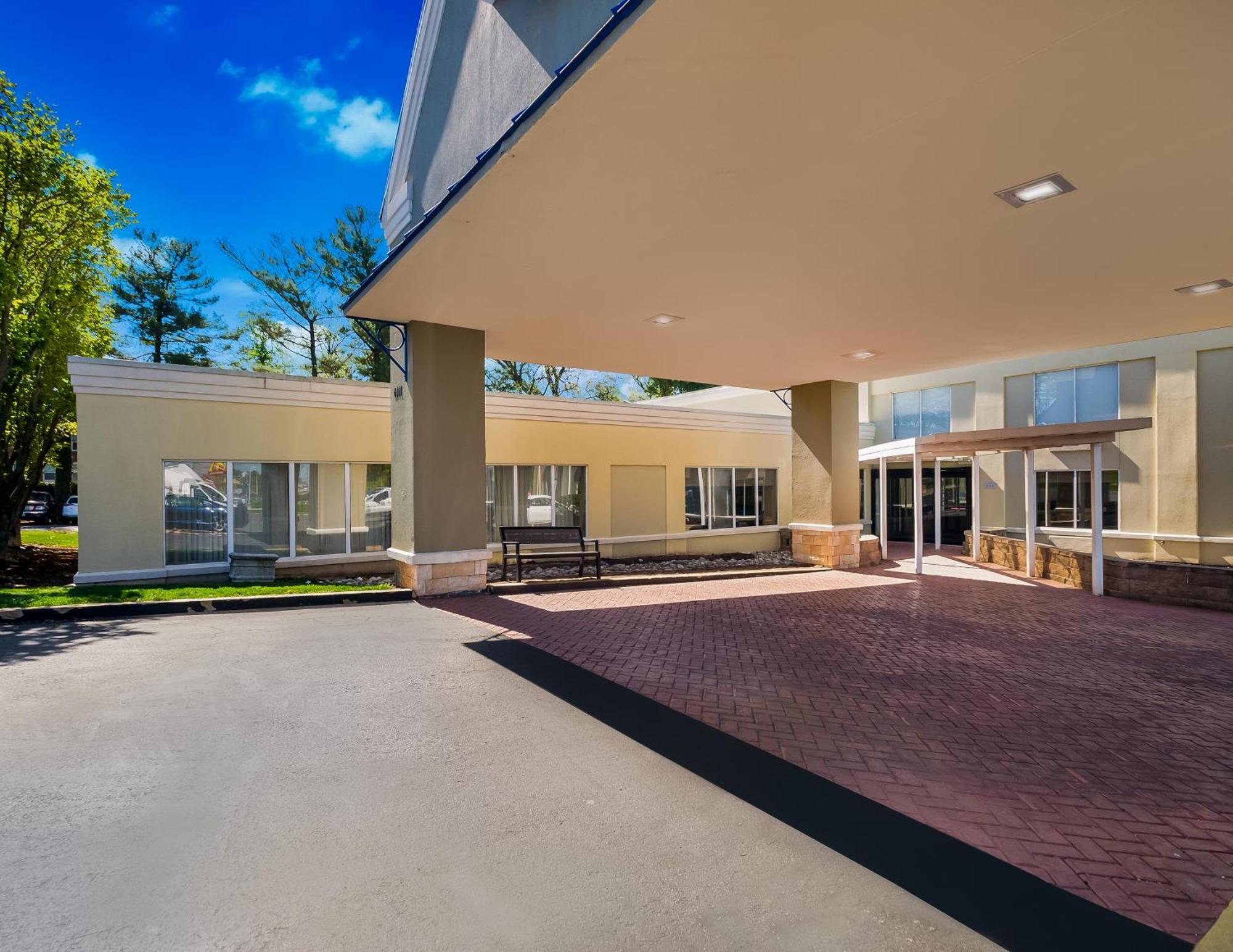Comfort Inn Falls Church - Tysons Corner Exterior photo
