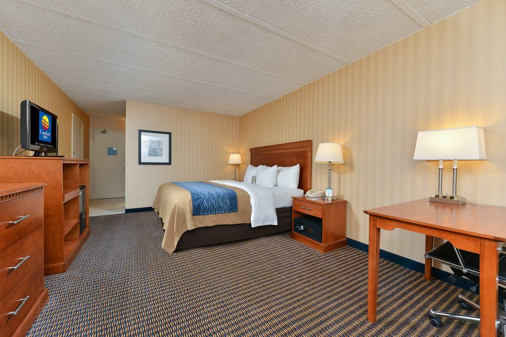 Comfort Inn Falls Church - Tysons Corner Exterior photo
