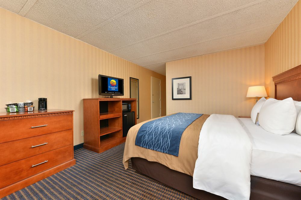 Comfort Inn Falls Church - Tysons Corner Exterior photo