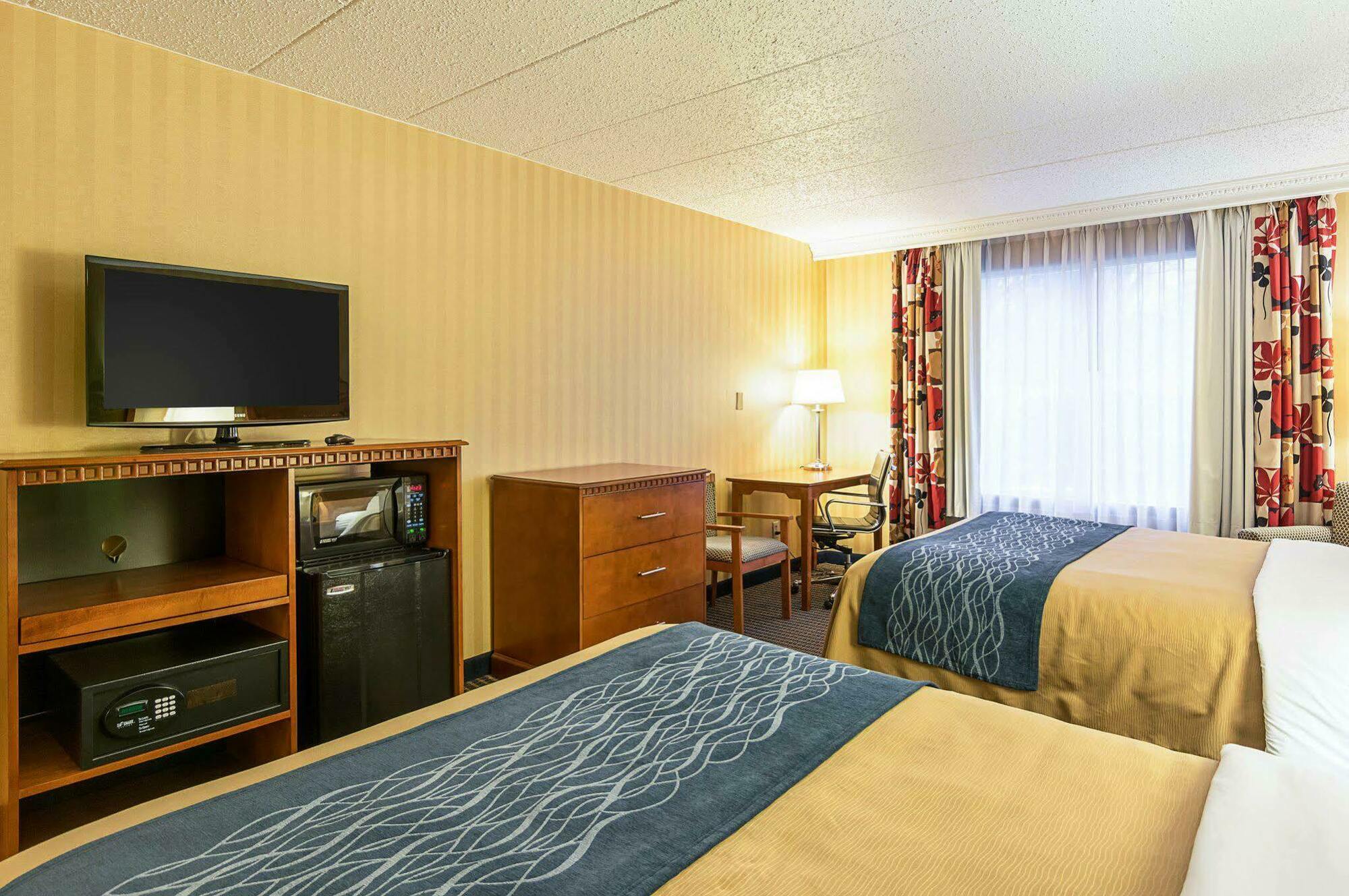Comfort Inn Falls Church - Tysons Corner Exterior photo